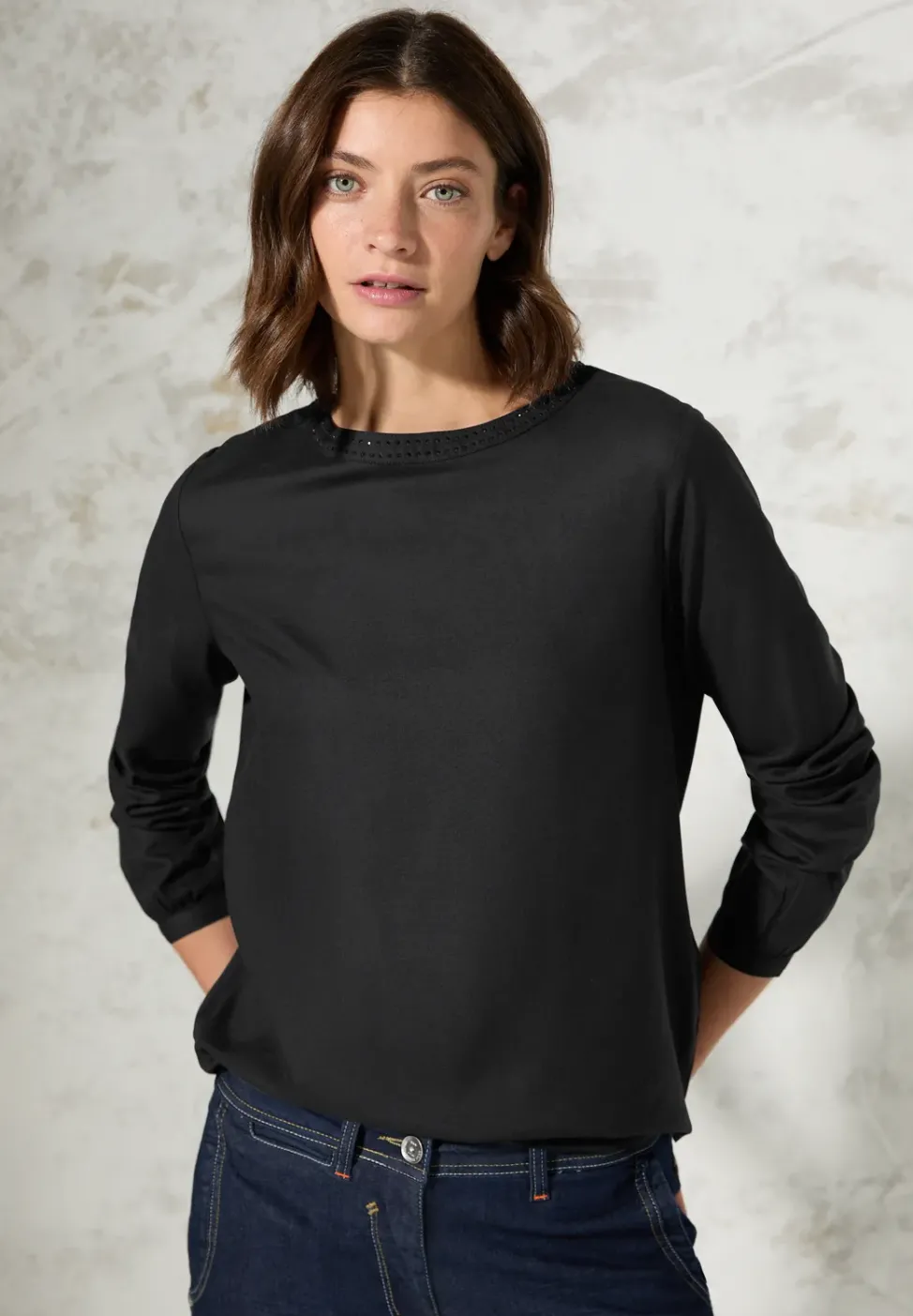 Bluse mit Schmucksteinen
