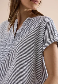 Bluse mit Split Neck in Seersuckerqualität