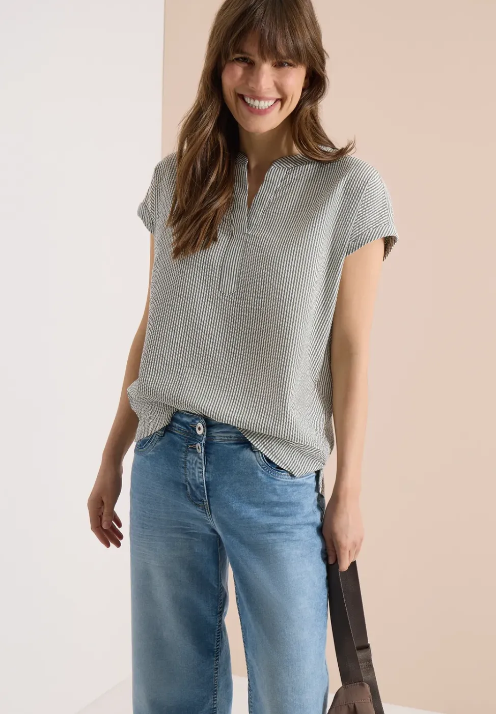 Bluse mit Split Neck in Seersuckerqualität