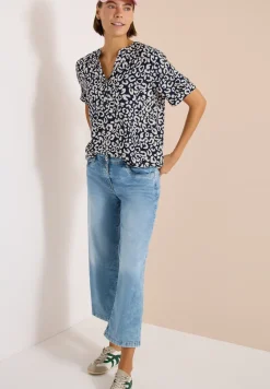 Bluse mit Split Neck und mit Leo-Muster