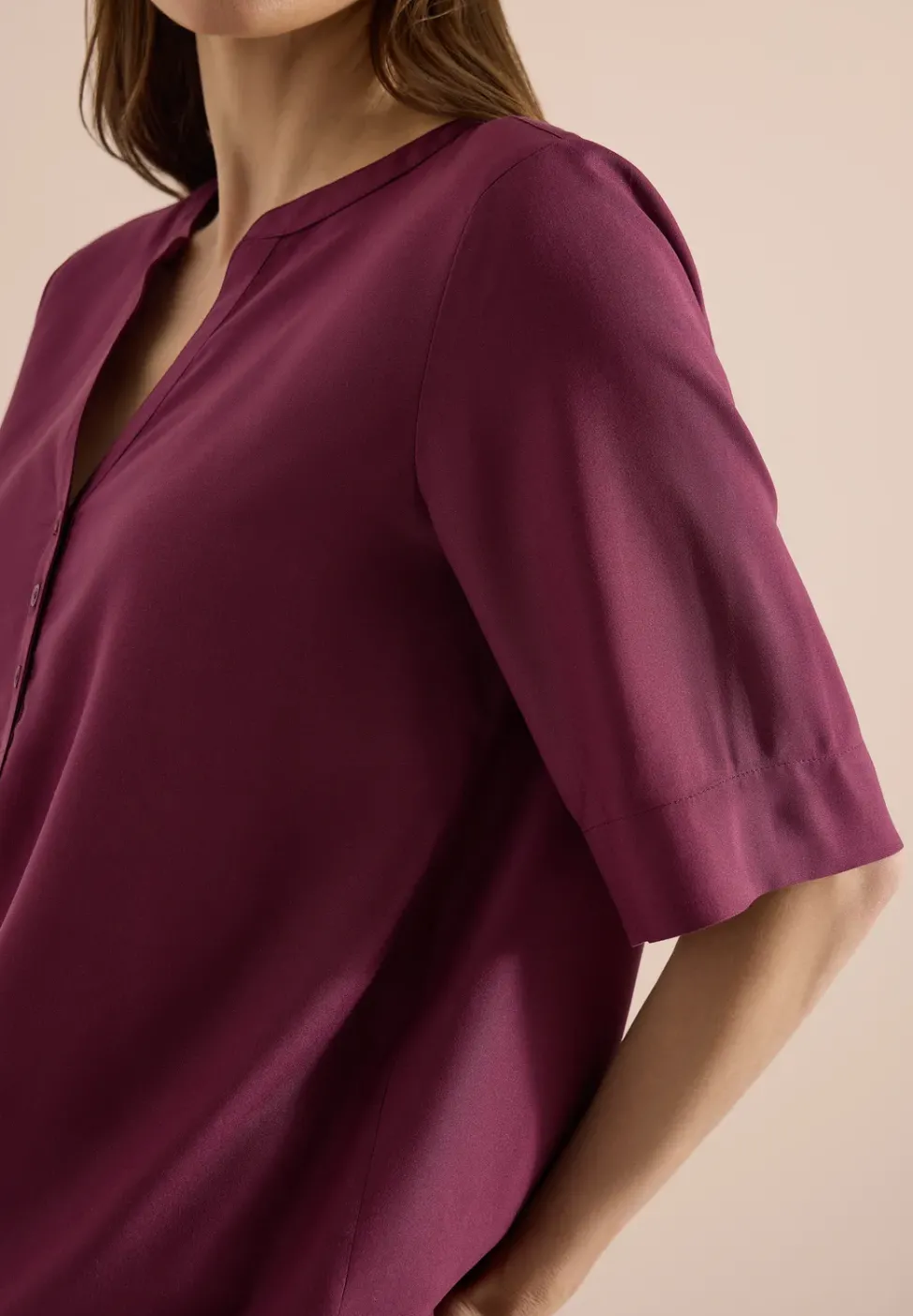 Bluse mit Split Neck und Elastiksaum