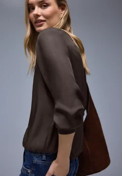 Bluse mit Elastiksaum