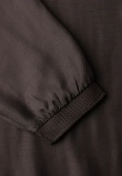 Bluse mit Elastiksaum