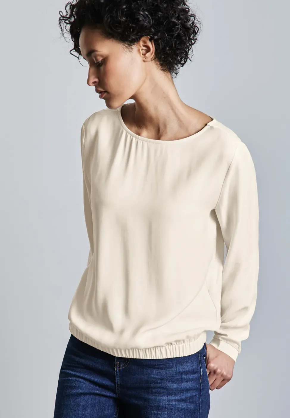 Bluse mit gerafftem Saum