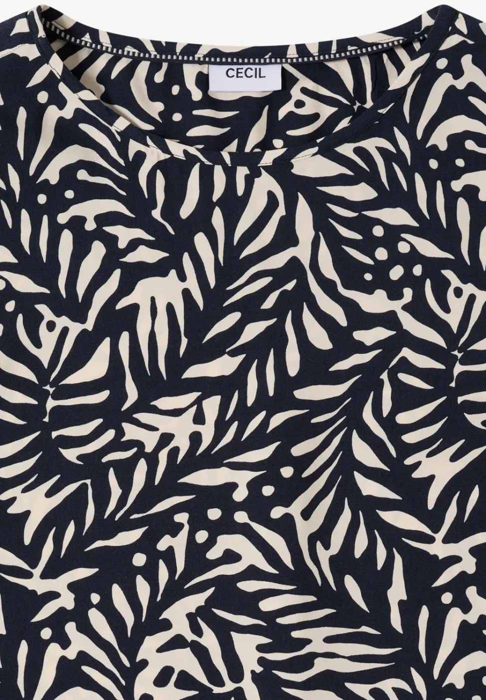 Bluse mit Knoten
