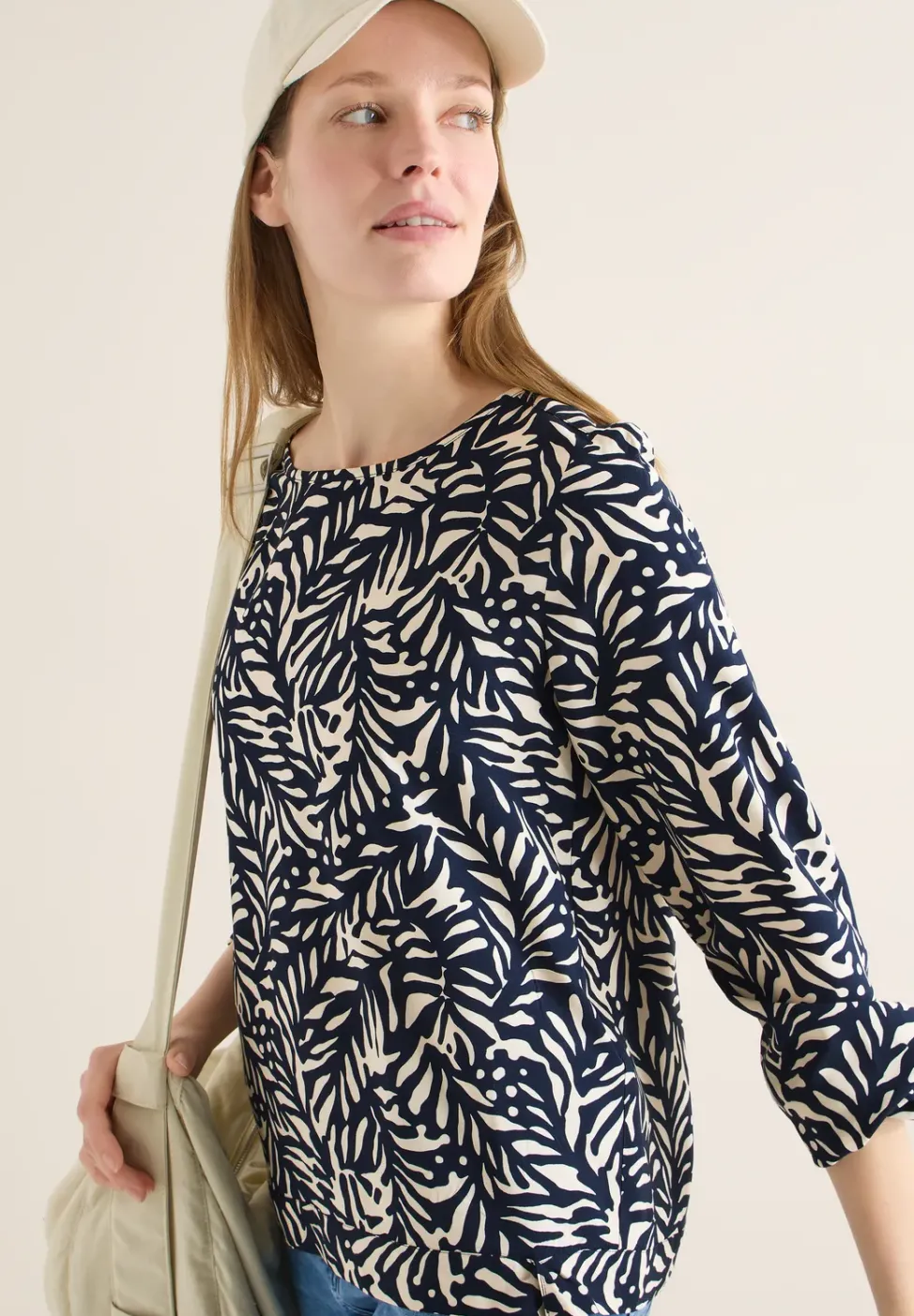 Bluse mit Knoten