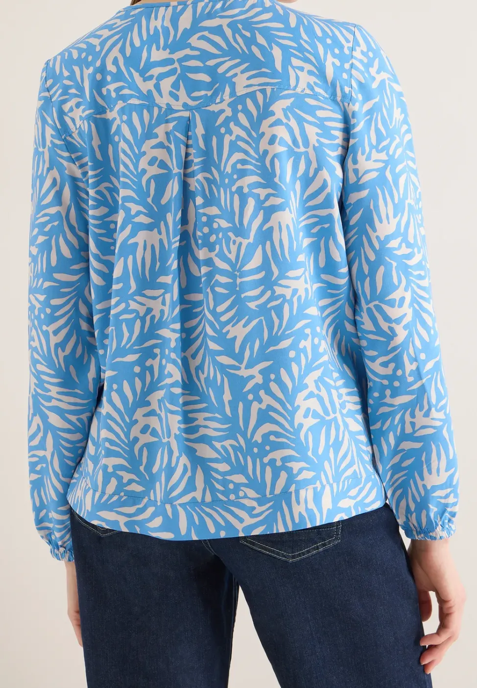 Bluse mit Knoten