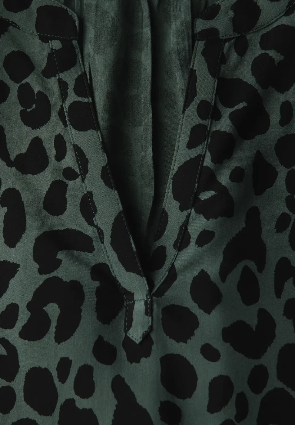 Bluse mit Leo-Muster