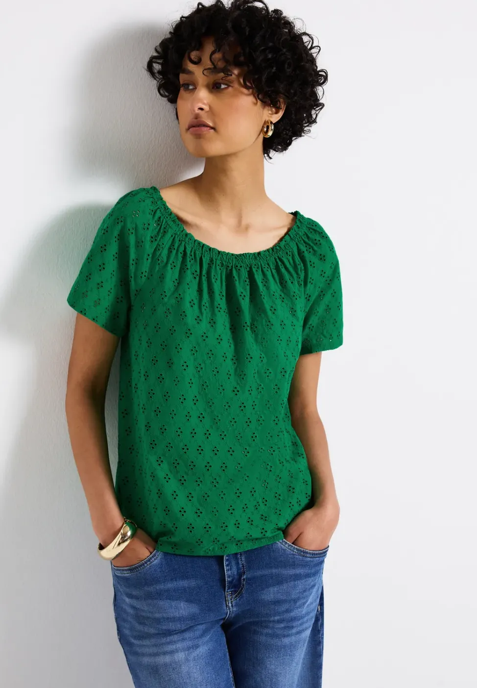 Bluse mit Lochstickerei