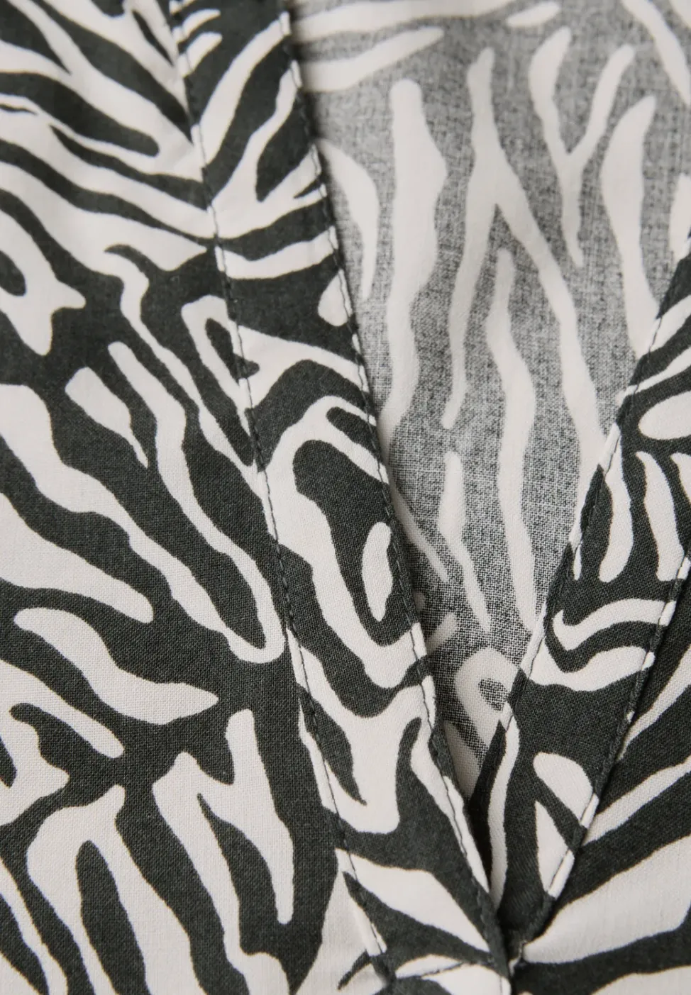 Bluse mit Minimal Print