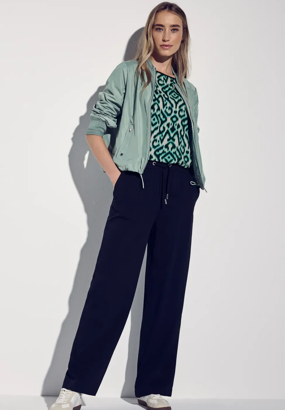 Bluse mit Raffung am Arm