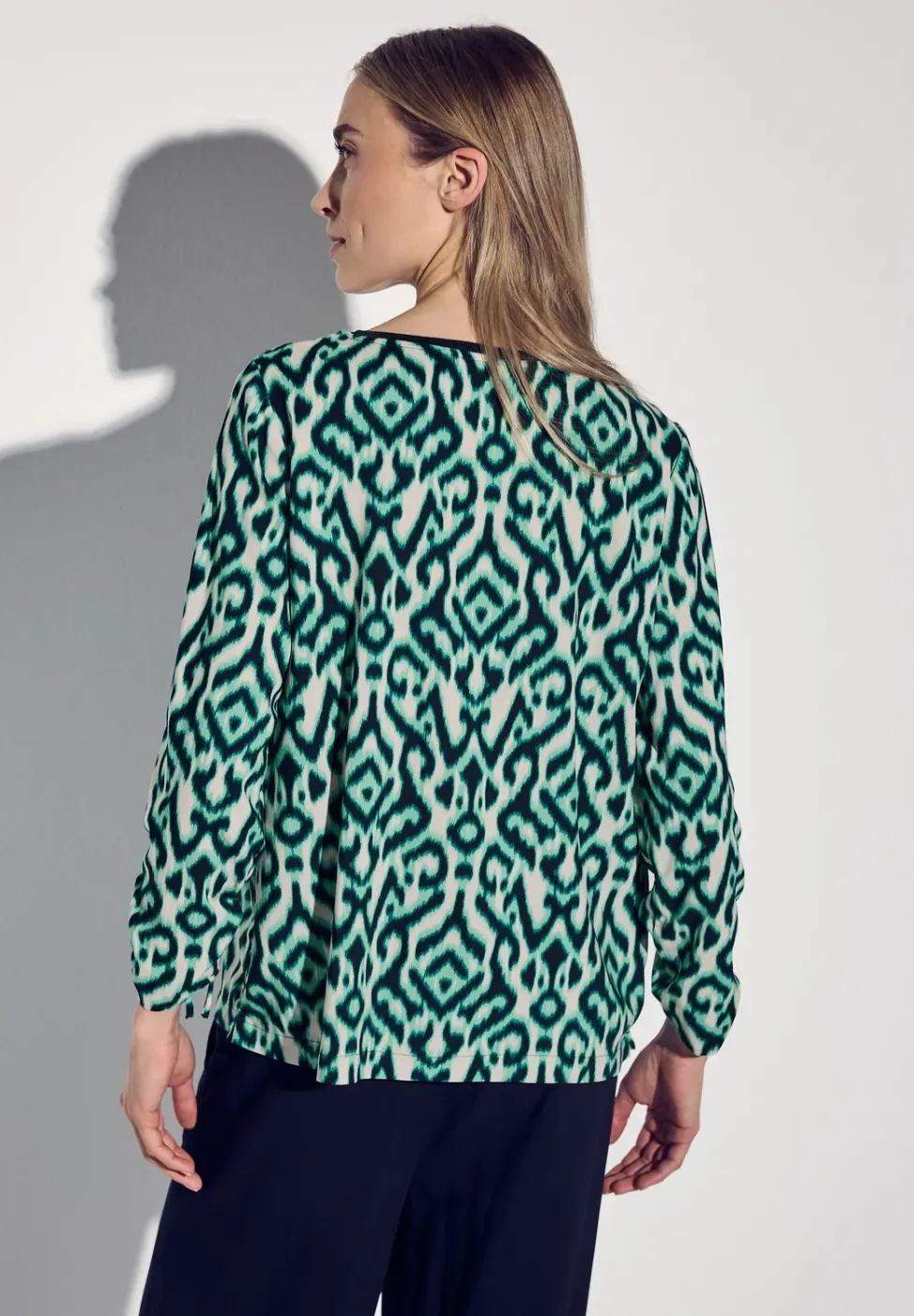 Bluse mit Raffung am Arm