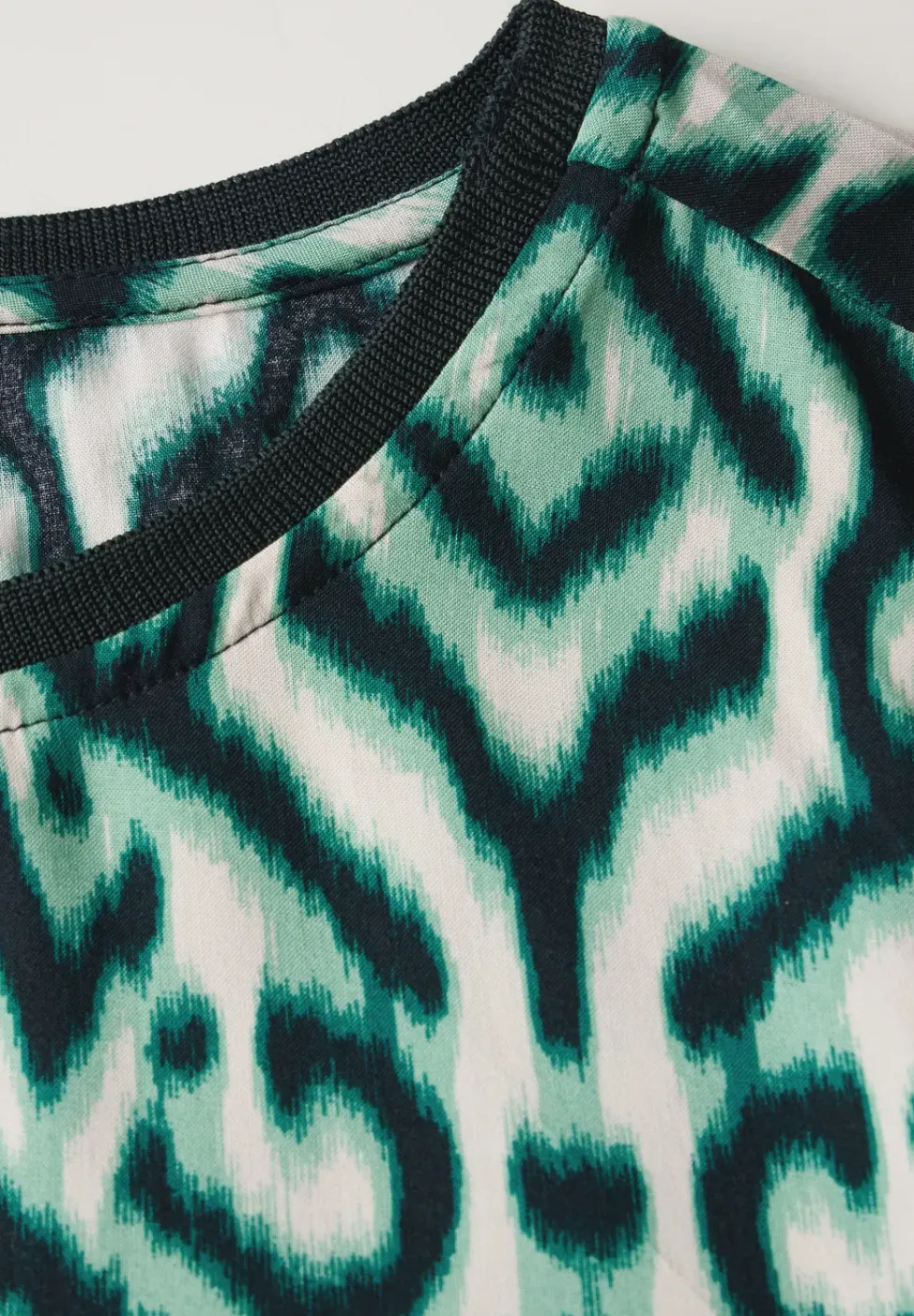 Bluse mit Raffung am Arm