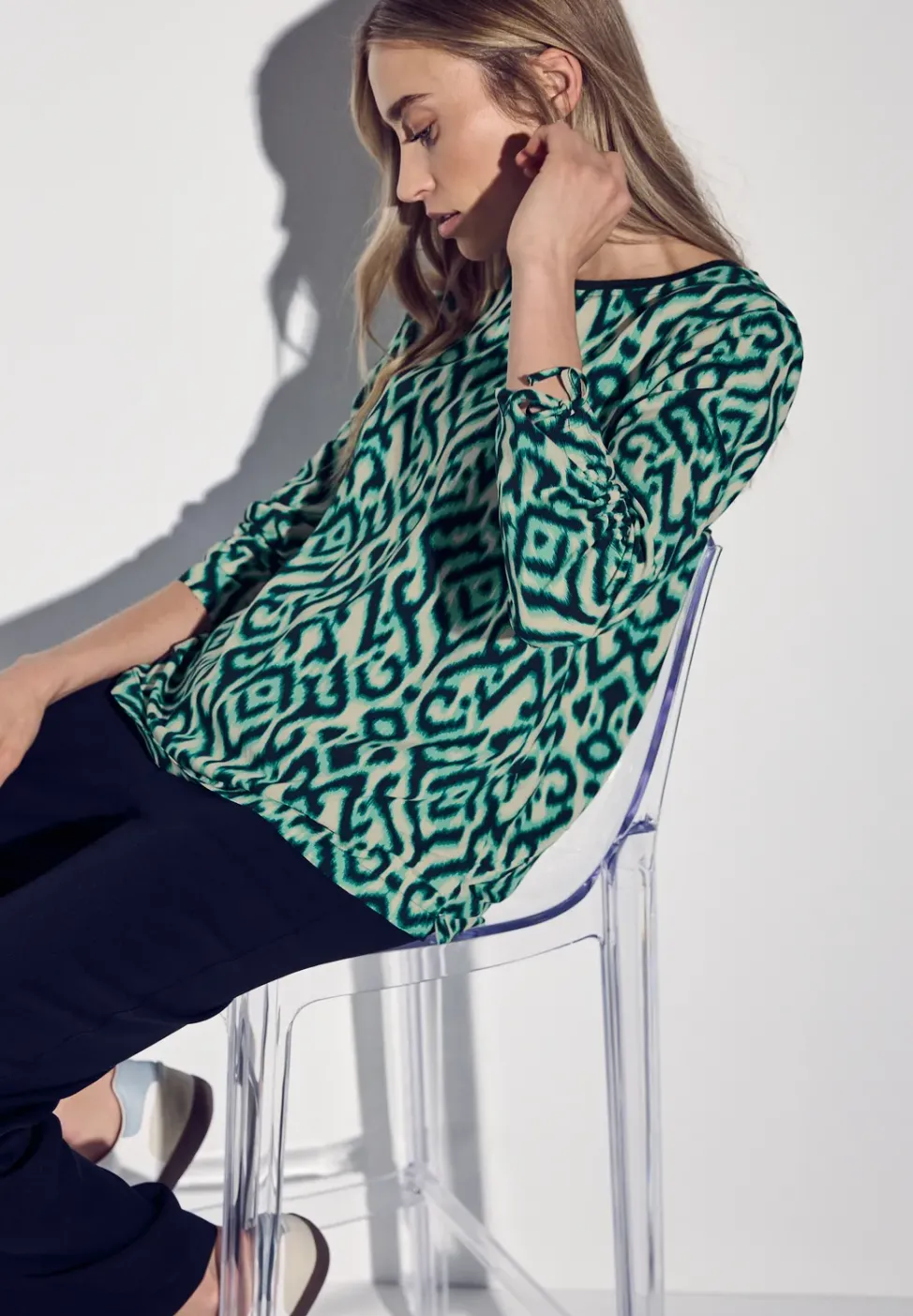 Bluse mit Raffung am Arm