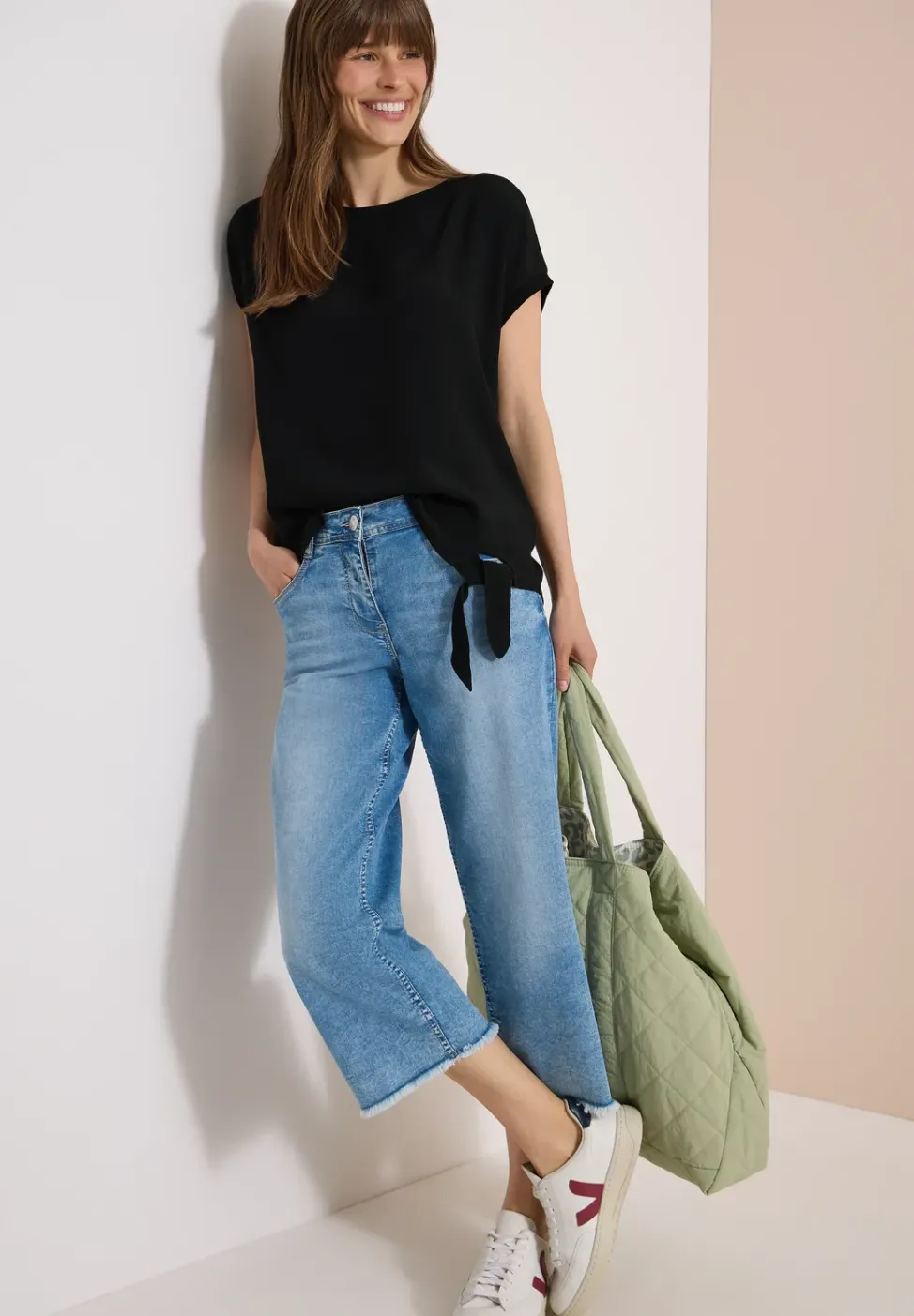 Bluse mit Rundhals und Knotendetail