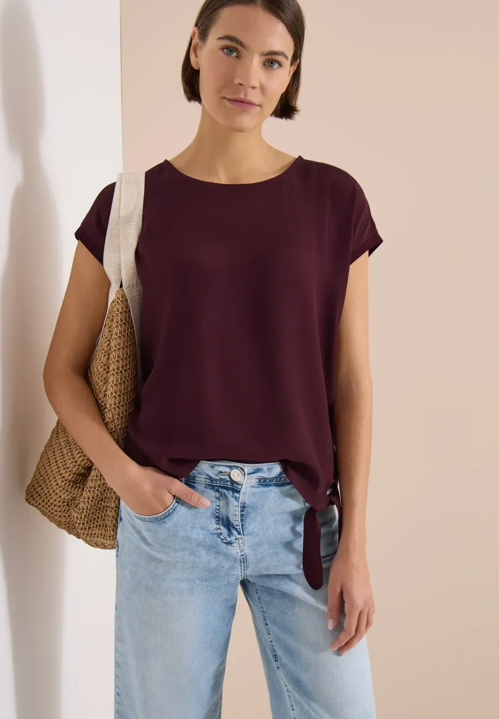 Bluse mit Rundhals und Knotendetail