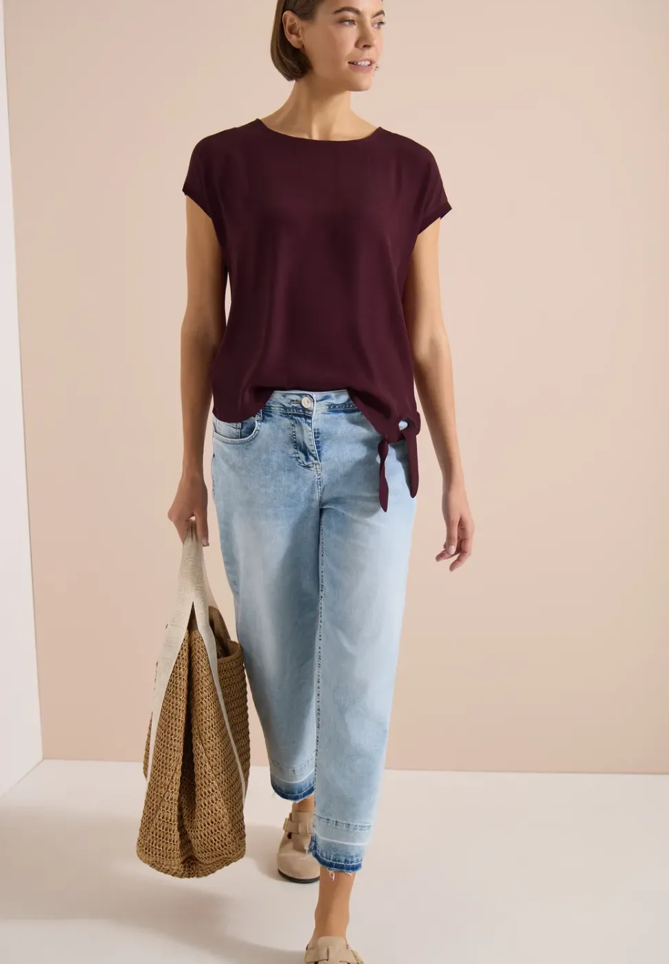Bluse mit Rundhals und Knotendetail