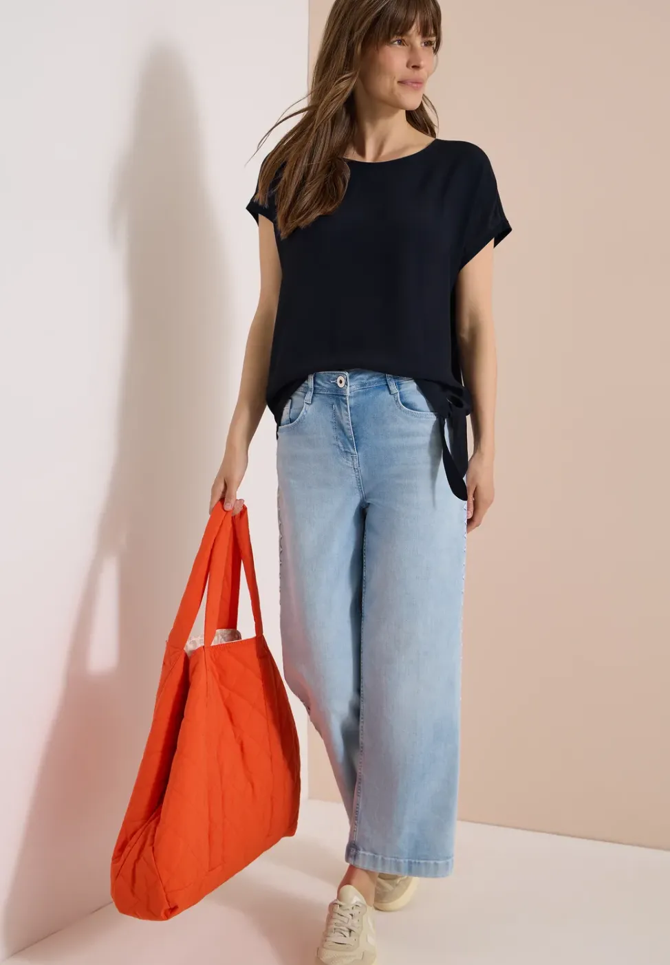 Bluse mit Rundhals und Knotendetail