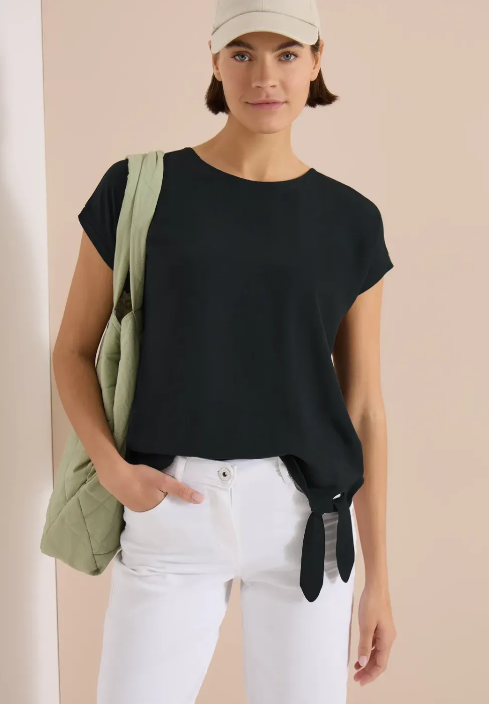 Bluse mit Rundhals und Knotendetail