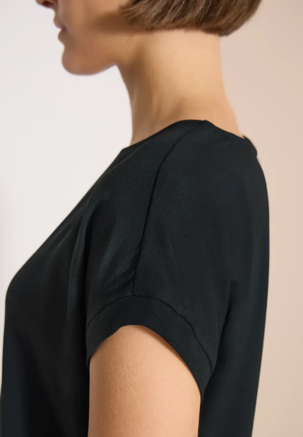 Bluse mit Rundhals und Knotendetail