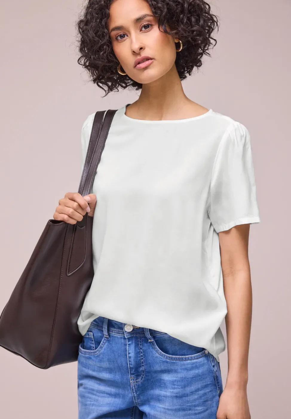 Bluse mit Rundhals und kurzen Puffärmeln