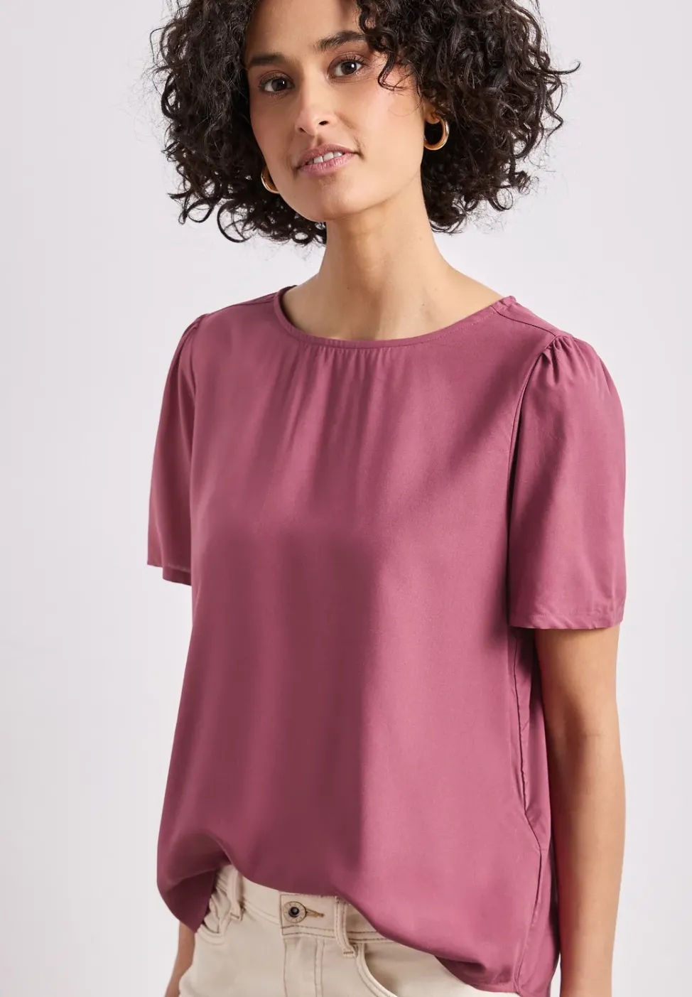 Bluse mit Rundhals und kurzen Puffärmeln