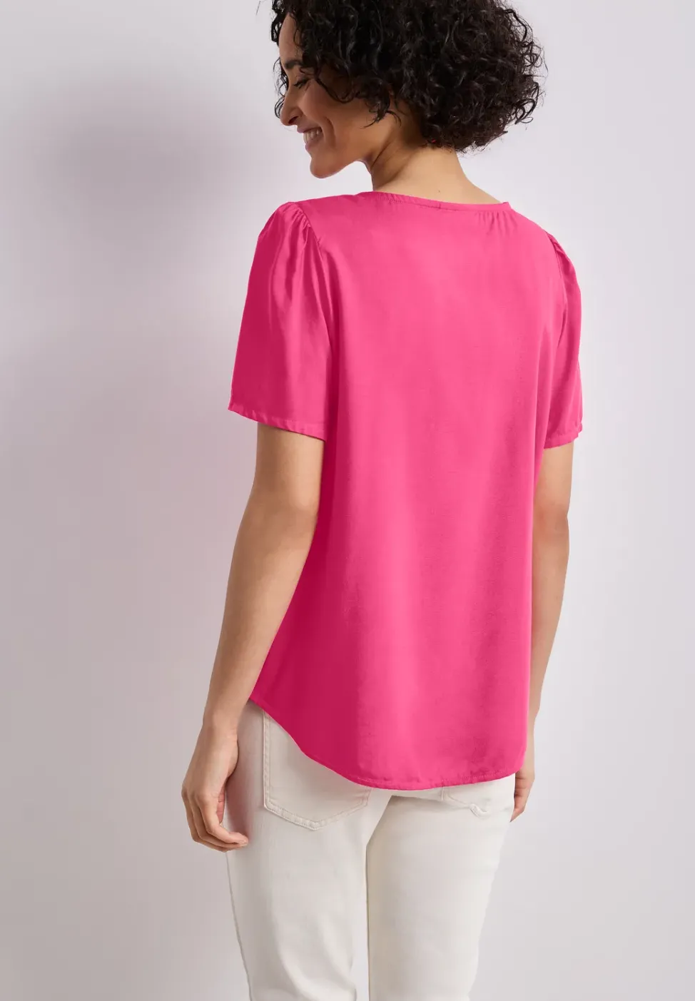 Bluse mit Rundhals und kurzen Puffärmeln