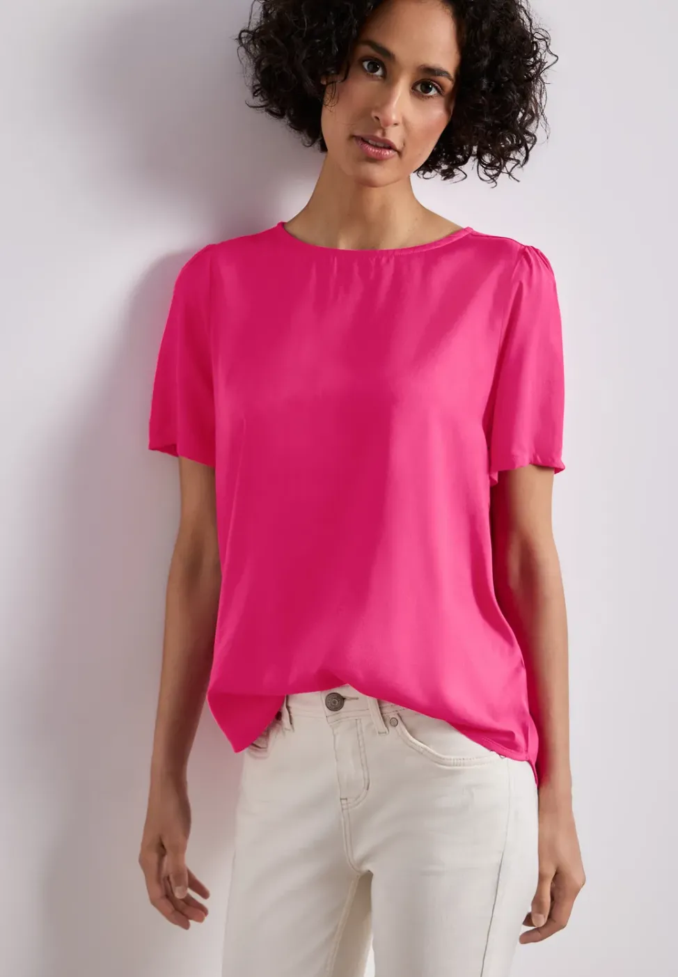 Bluse mit Rundhals und kurzen Puffärmeln
