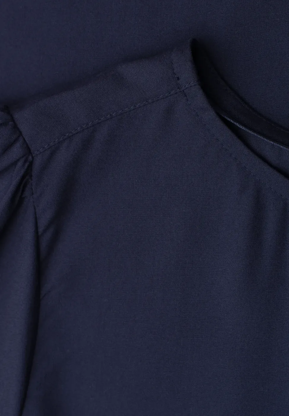 Bluse mit Rundhals und kurzen Puffärmeln