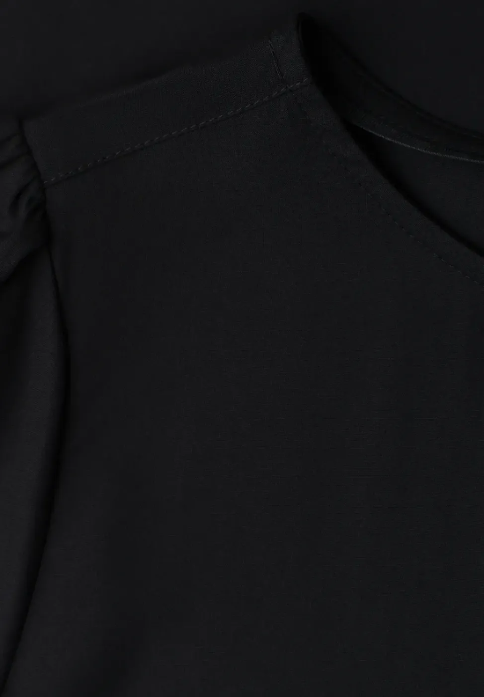 Bluse mit Rundhals und kurzen Puffärmeln