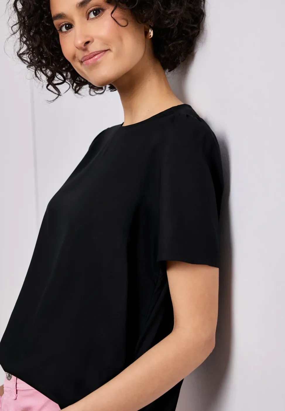 Bluse mit Rundhals und kurzen Puffärmeln
