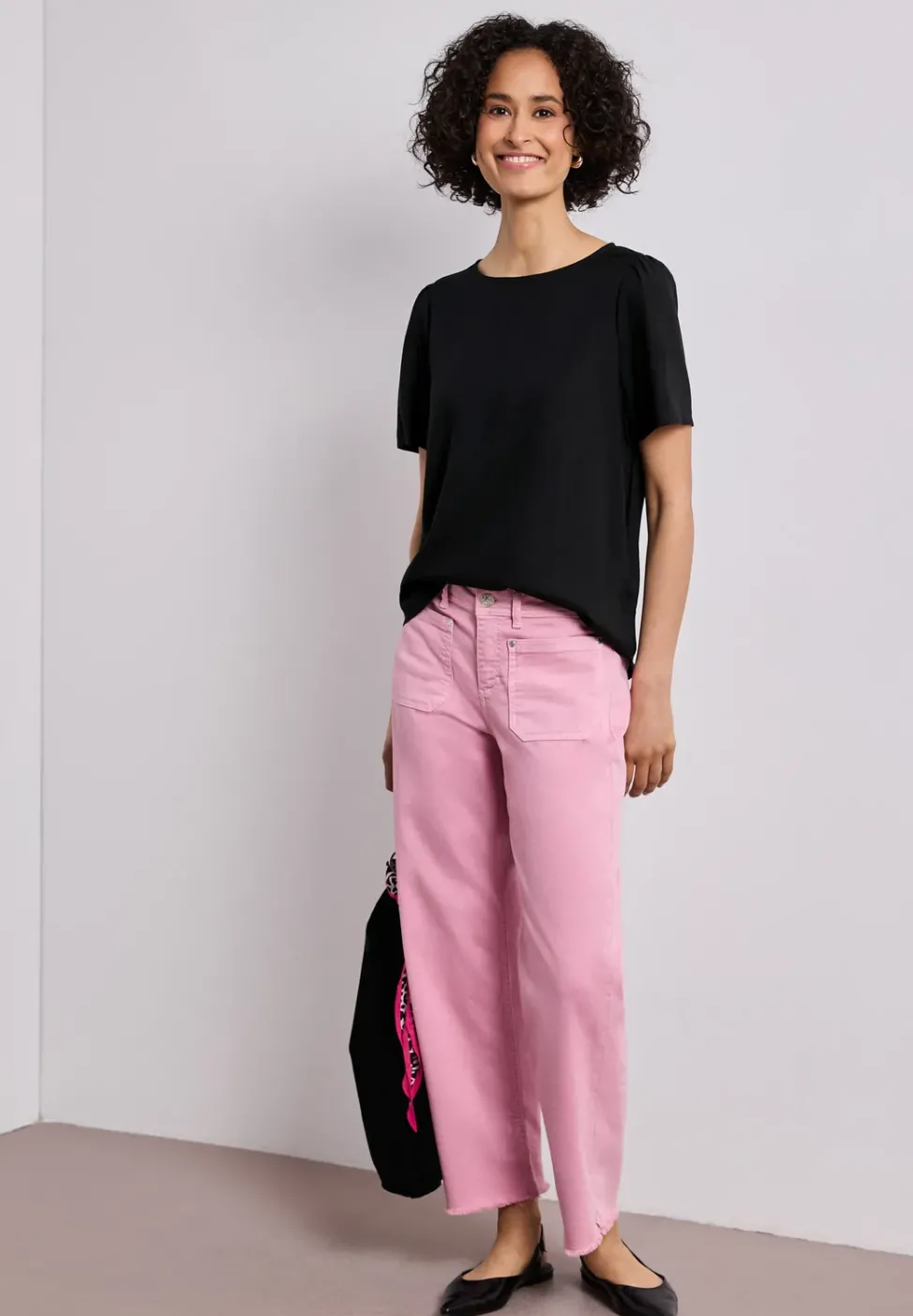 Bluse mit Rundhals und kurzen Puffärmeln