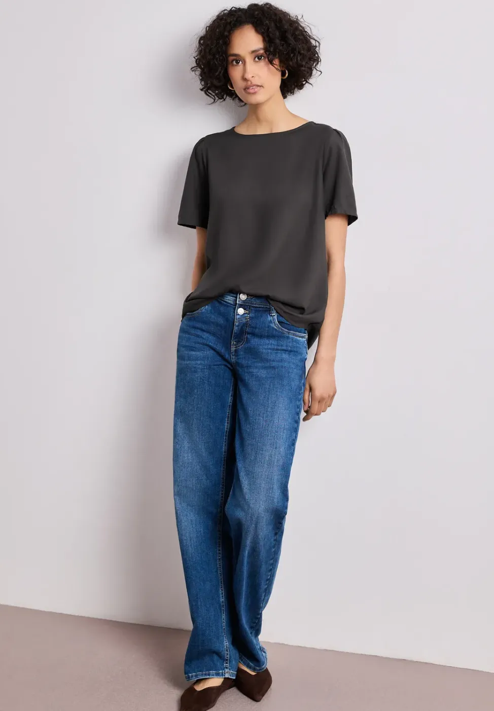 Bluse mit Rundhals und kurzen Puffärmeln