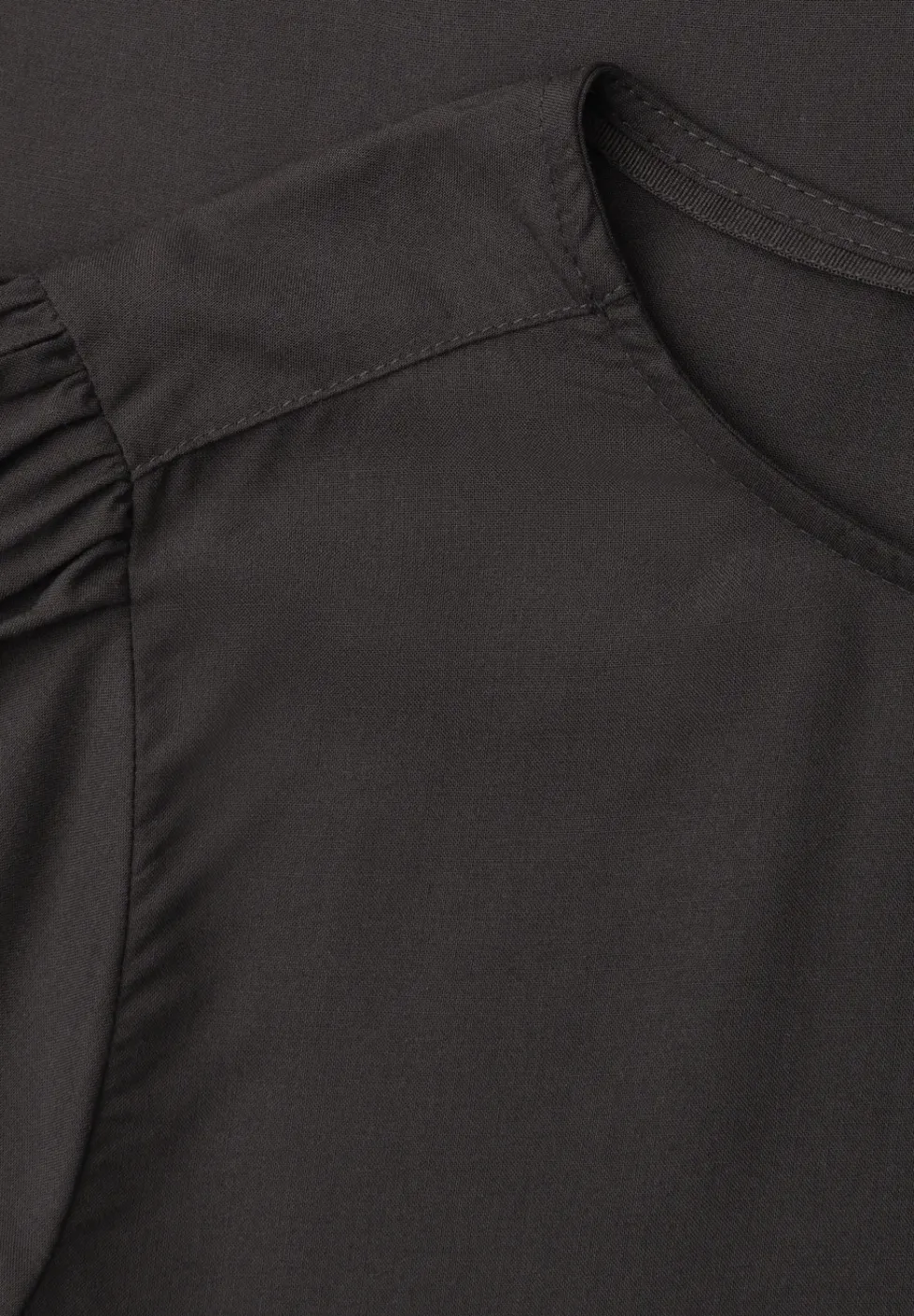 Bluse mit Rundhals und kurzen Puffärmeln