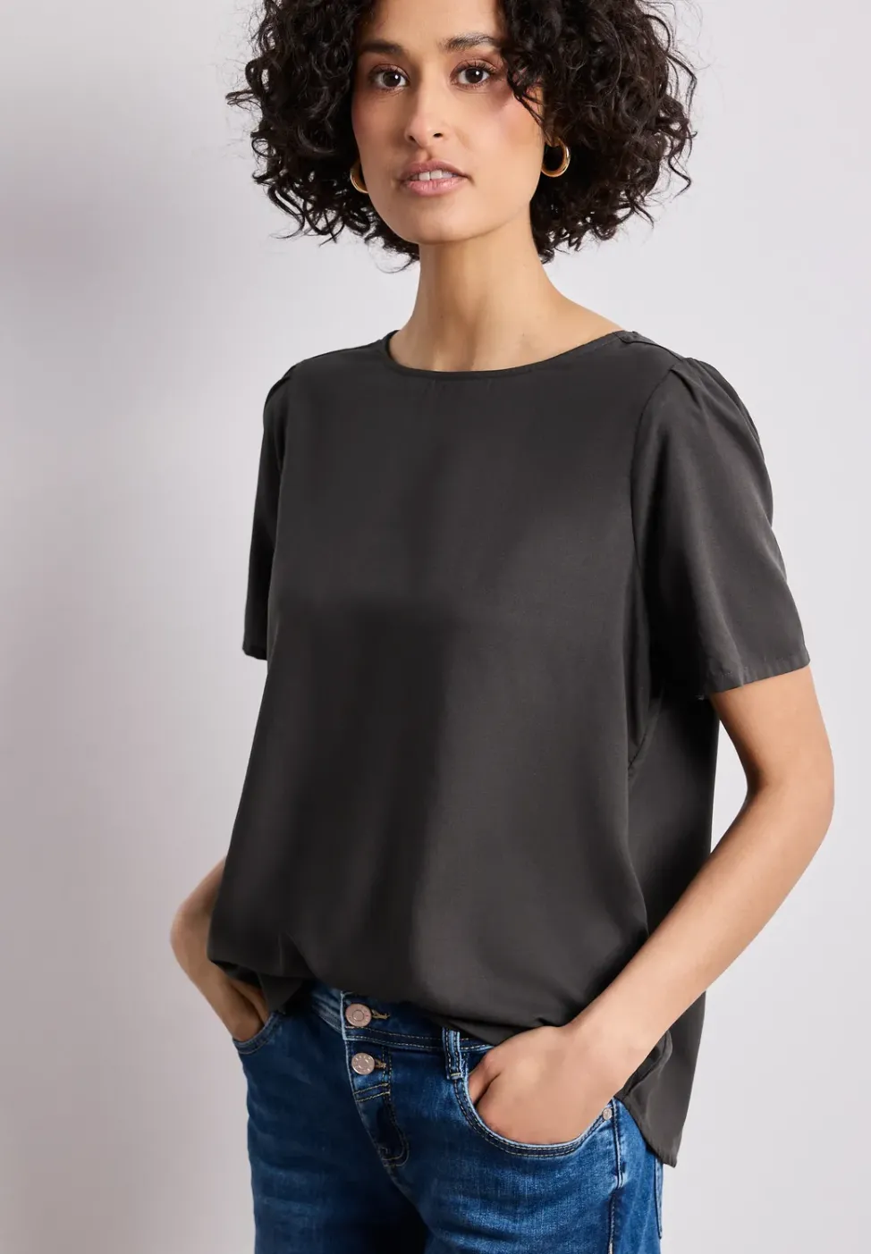 Bluse mit Rundhals und kurzen Puffärmeln