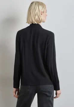Bluse mit Schleife