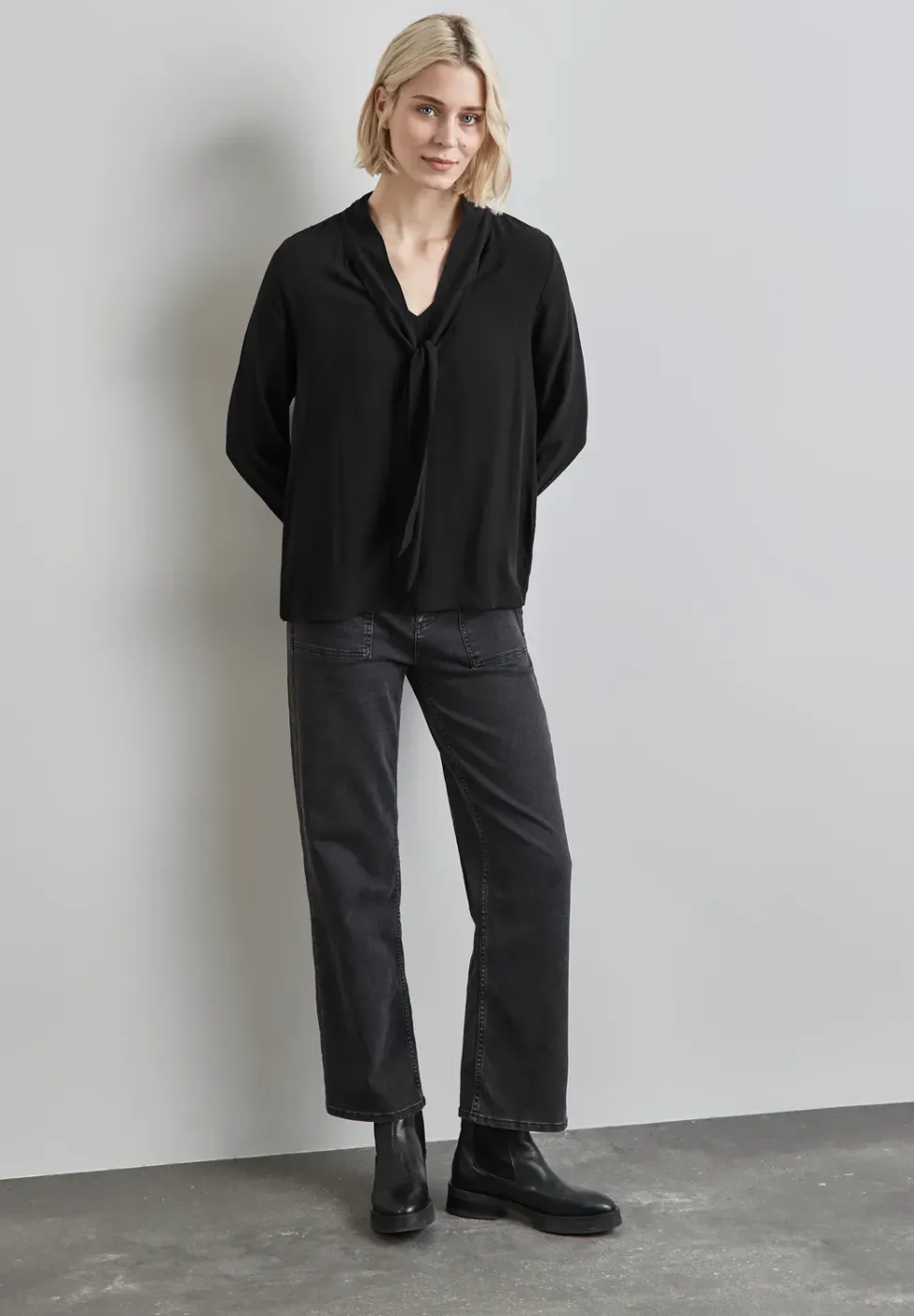 Bluse mit Schleife