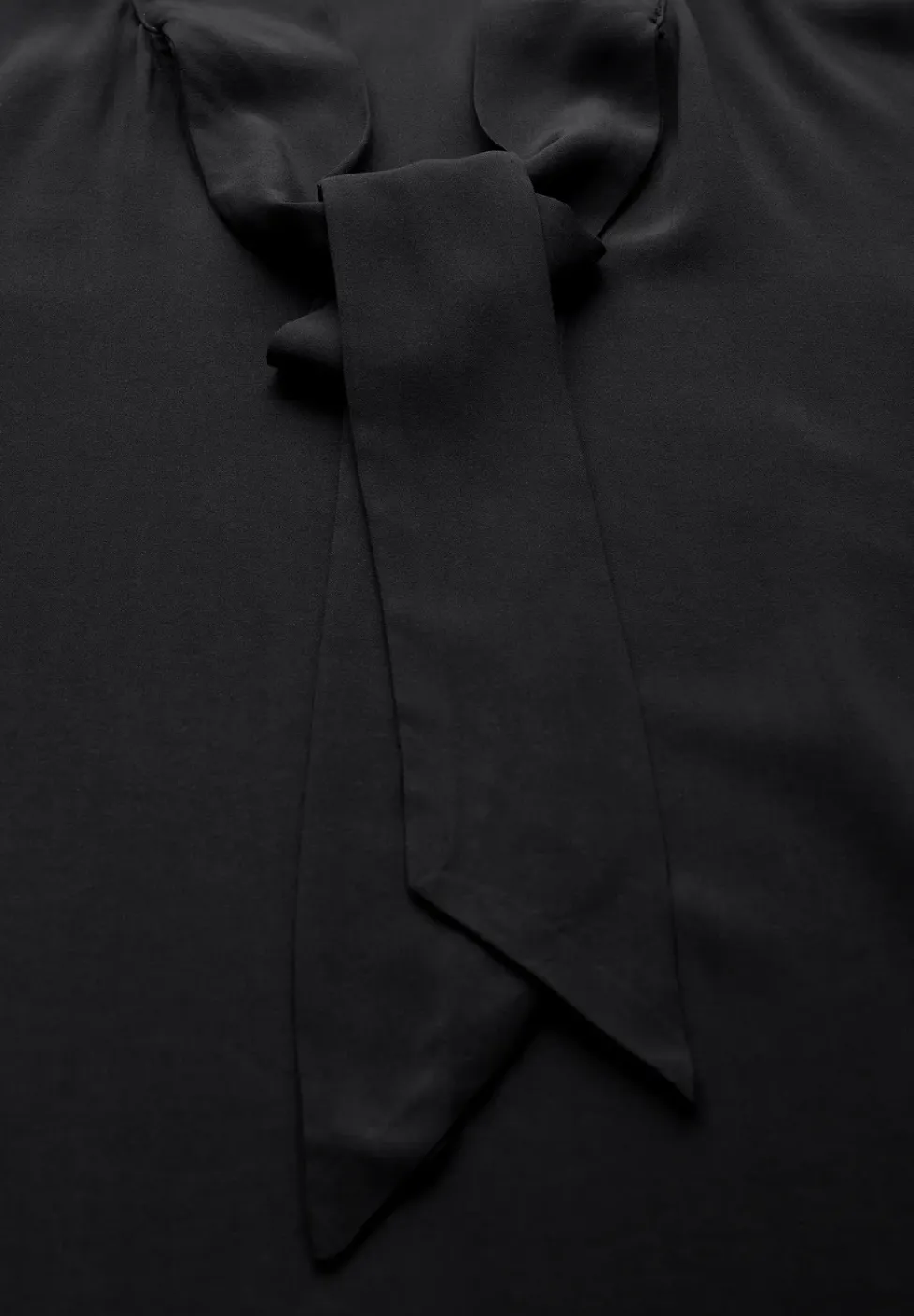 Bluse mit Schleife