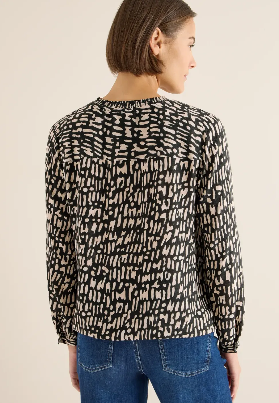 Bluse mit Smock-Ausschnitt