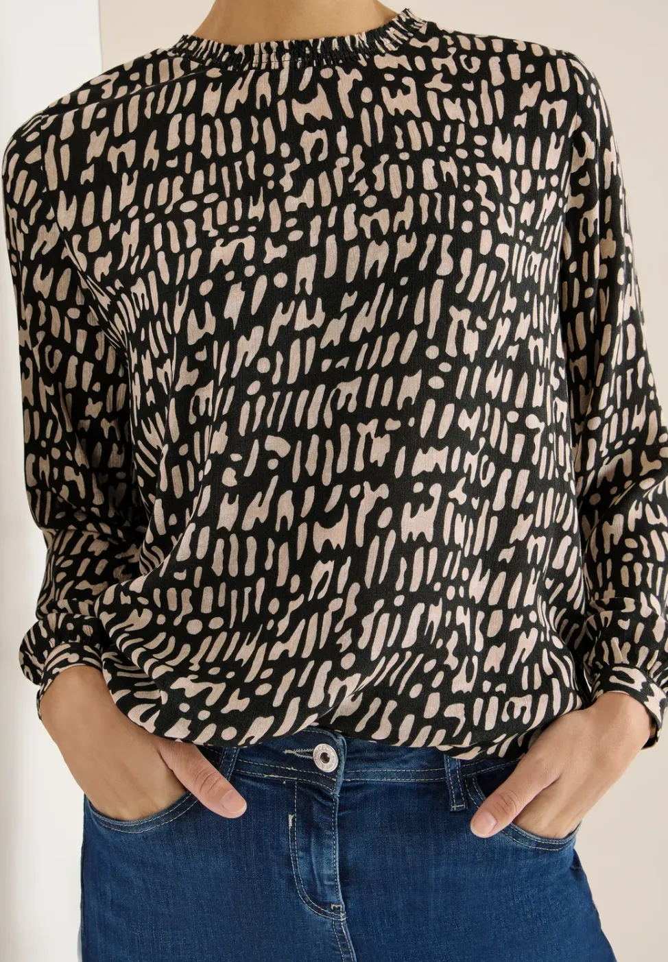 Bluse mit Smock-Ausschnitt