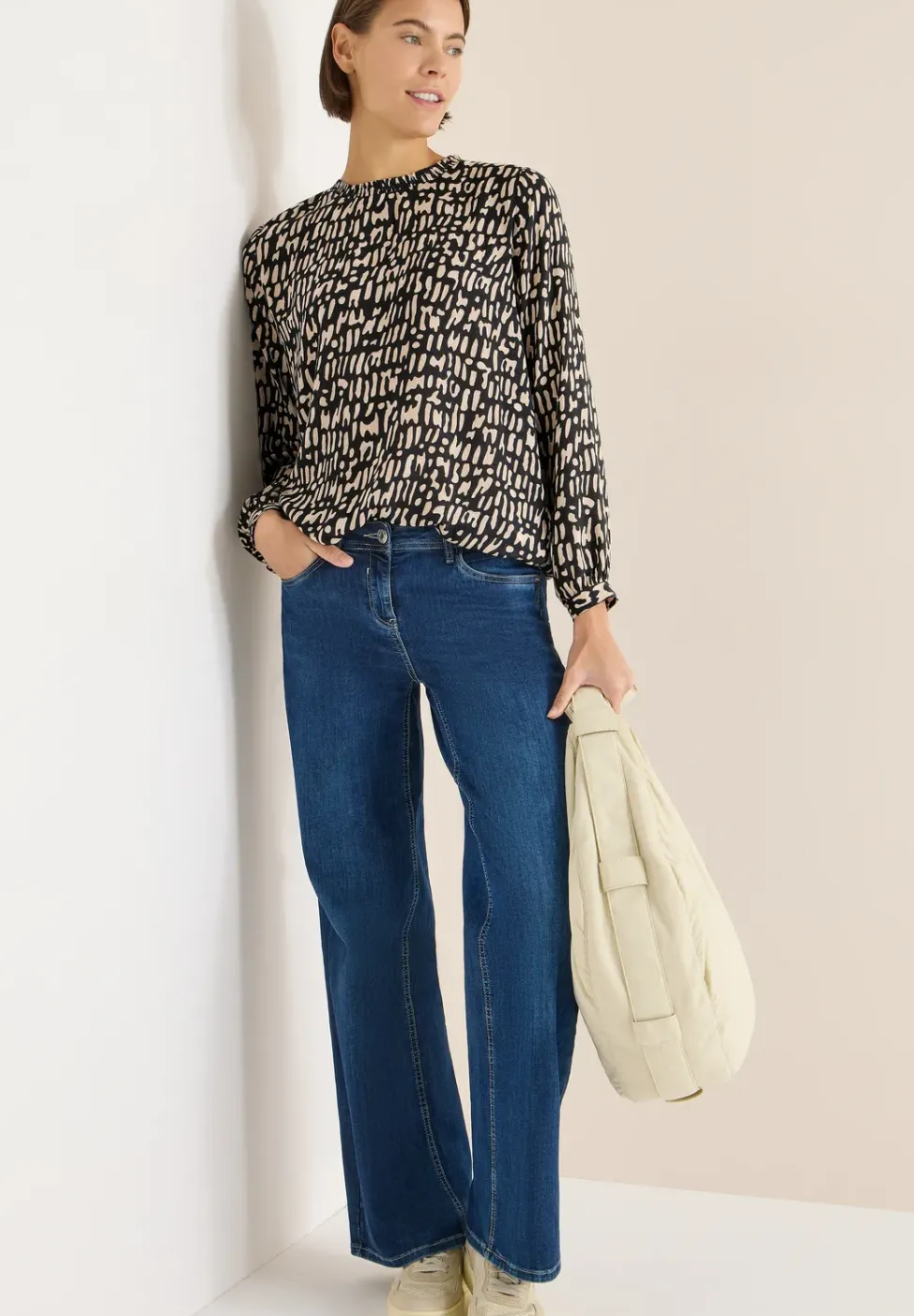Bluse mit Smock-Ausschnitt