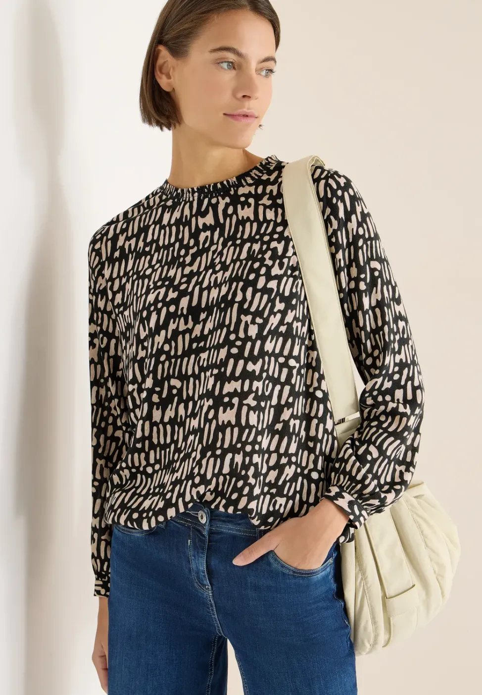 Bluse mit Smock-Ausschnitt