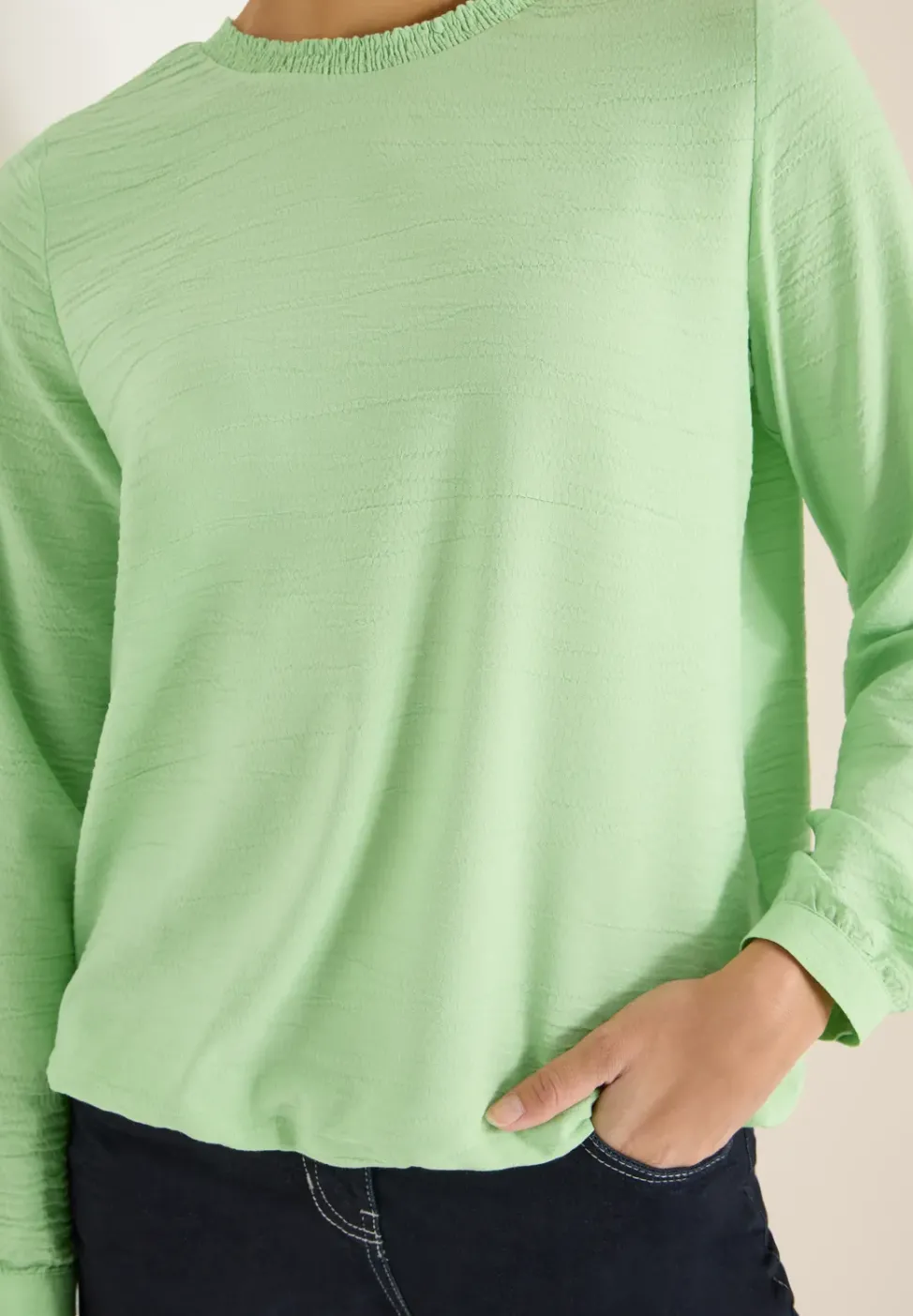 Bluse mit Smock-Ausschnitt