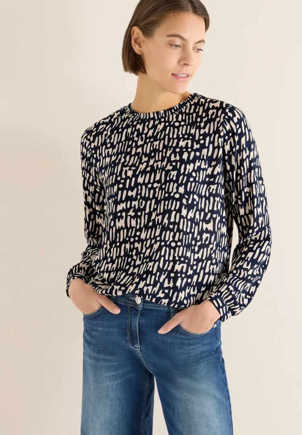 Bluse mit Smock-Ausschnitt