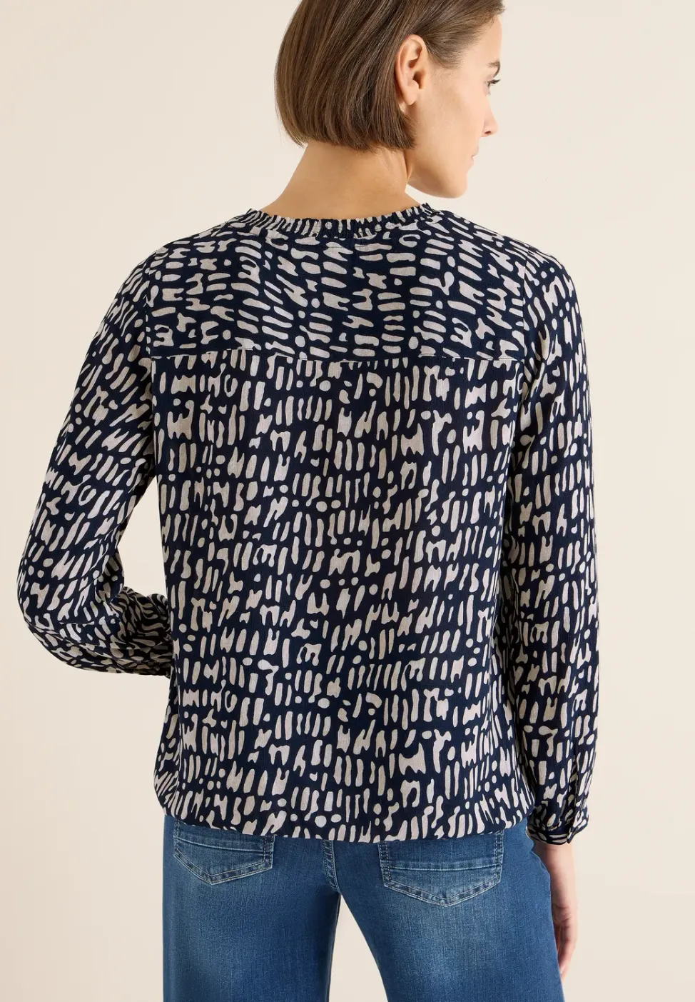 Bluse mit Smock-Ausschnitt