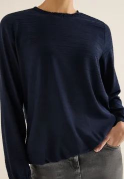 Bluse mit Smock-Ausschnitt