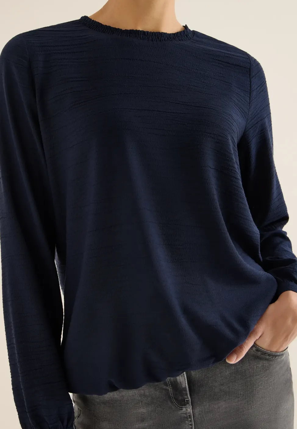 Bluse mit Smock-Ausschnitt