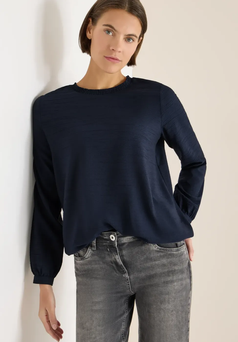 Bluse mit Smock-Ausschnitt