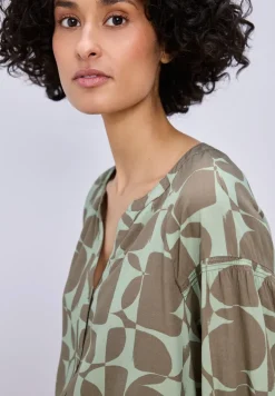 Bluse mit Smokdetail