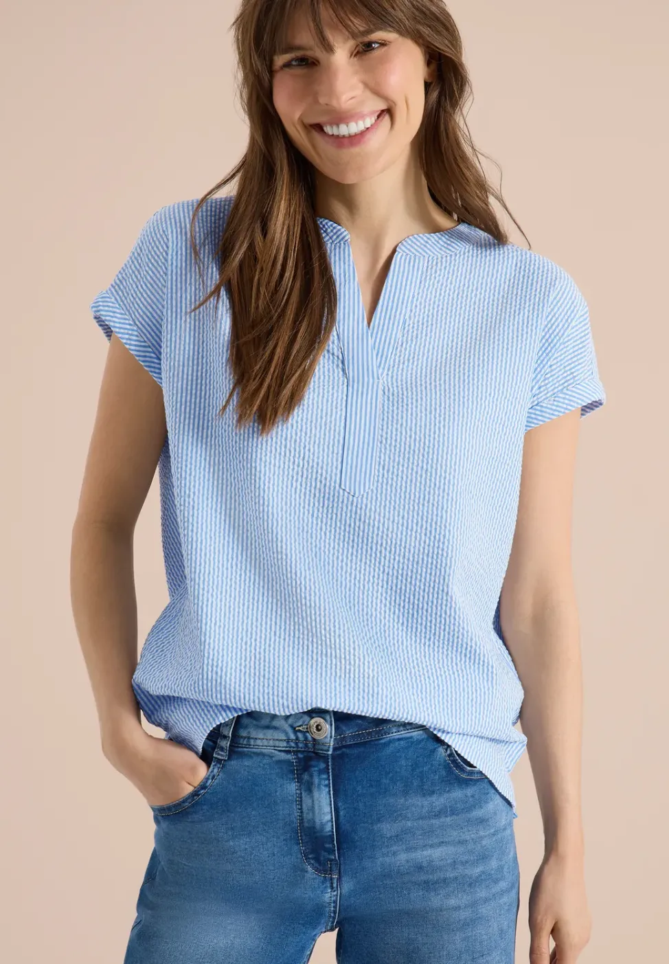 Bluse mit Split Neck in Seersuckerqualität